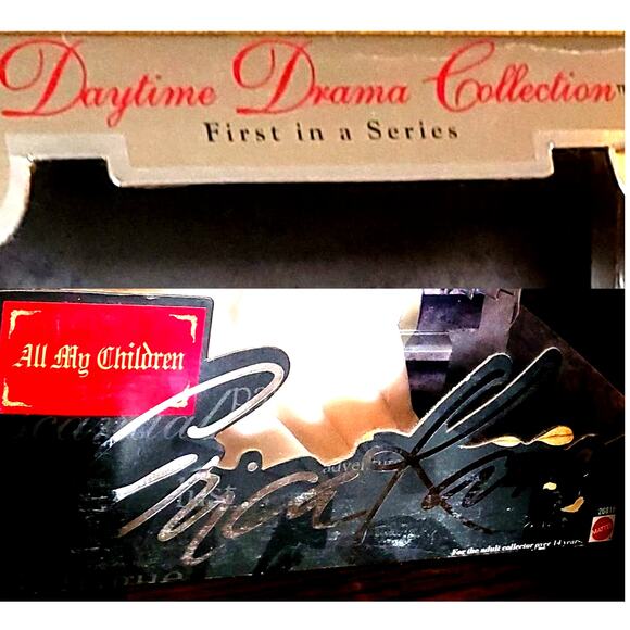 1998 Daytime Drama Collection 1st in Series All My Children "Erica Kane" Barbie - Picture 6 of 7